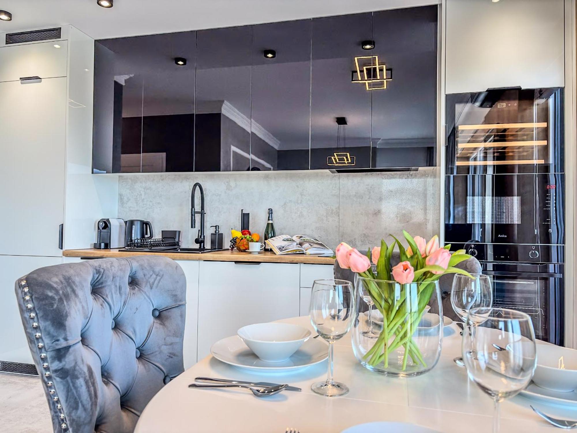 Urban Global Skyline, 15th Floor No 23, Free Garage, Self Check-in, No Deposit Apartment *