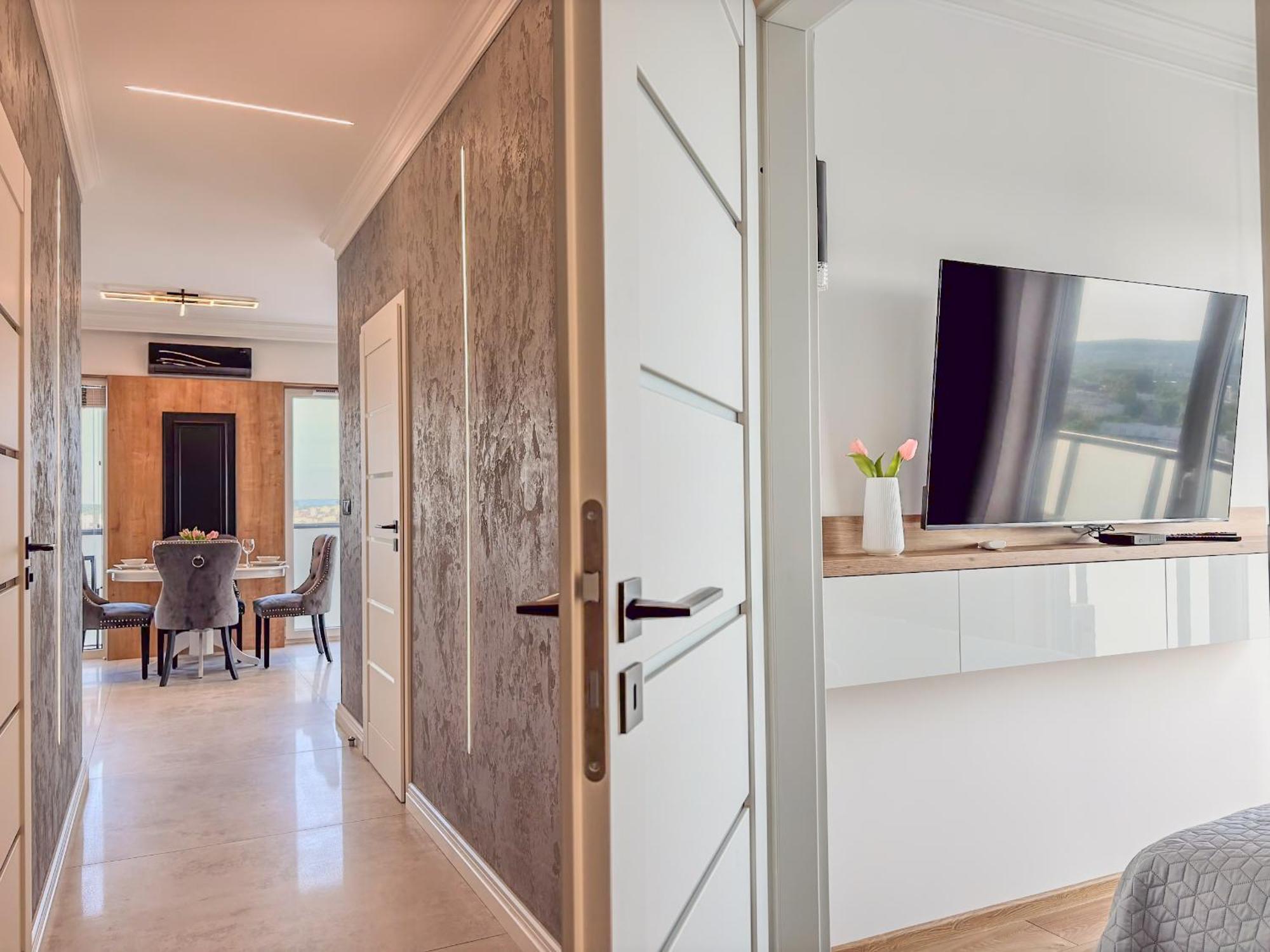 Urban Global Skyline, 15th Floor No 23, Free Garage, Self Check-in, No Deposit Apartment