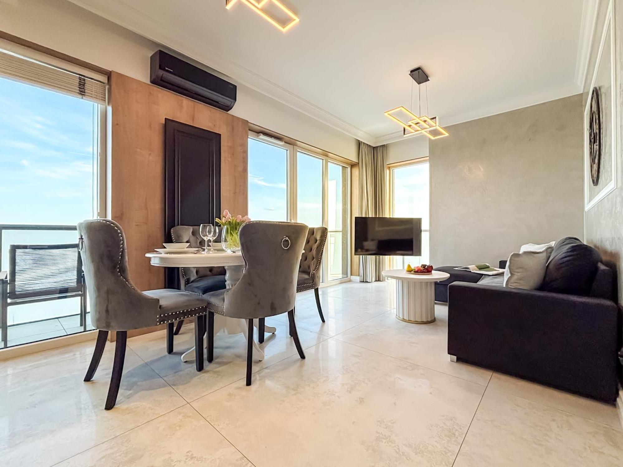 Urban Global Skyline, 15th Floor No 23, Free Garage, Self Check-in, No Deposit Apartment *
